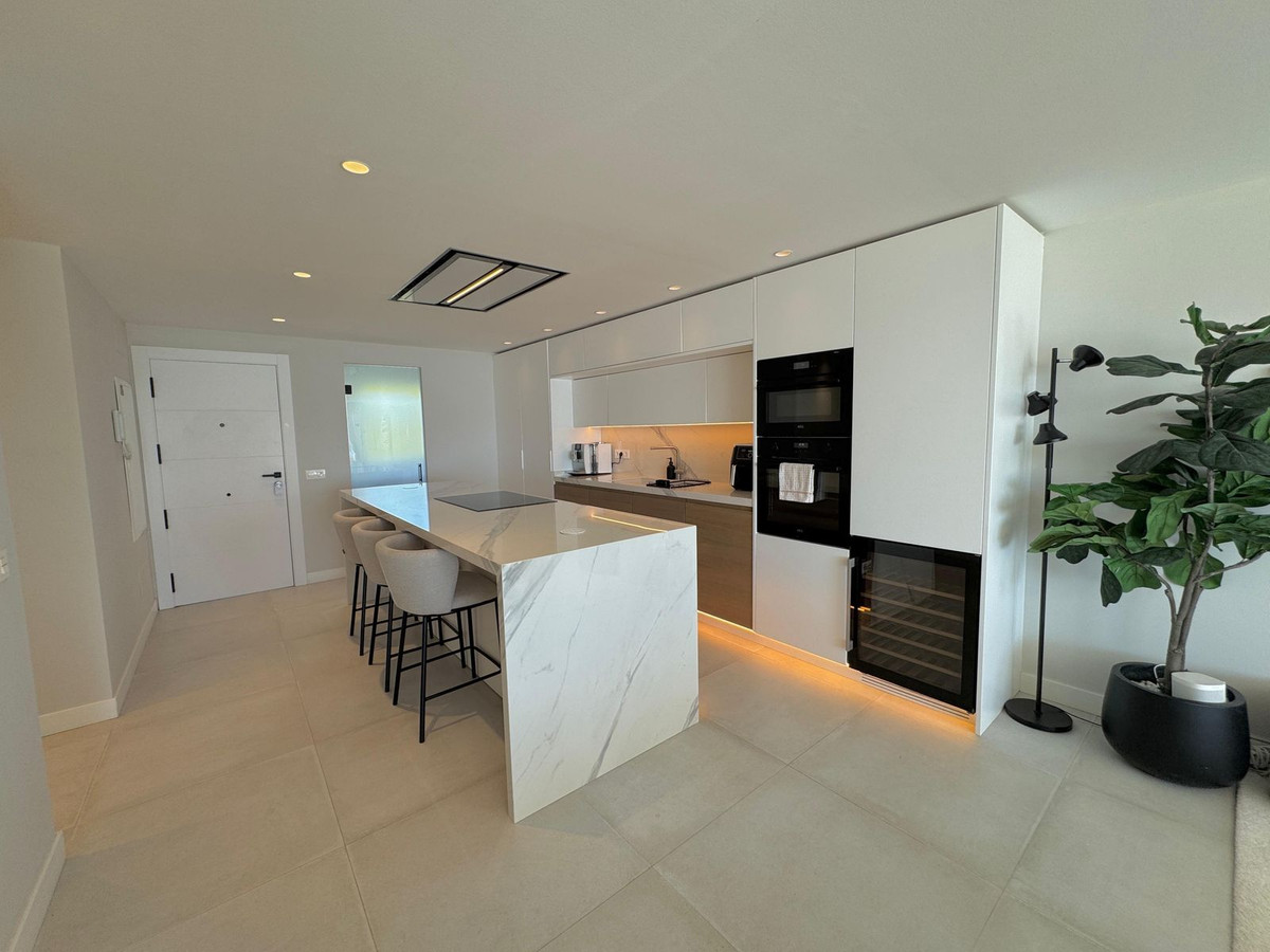 3 Bedroom Apartment for Sale in Estepona — 7