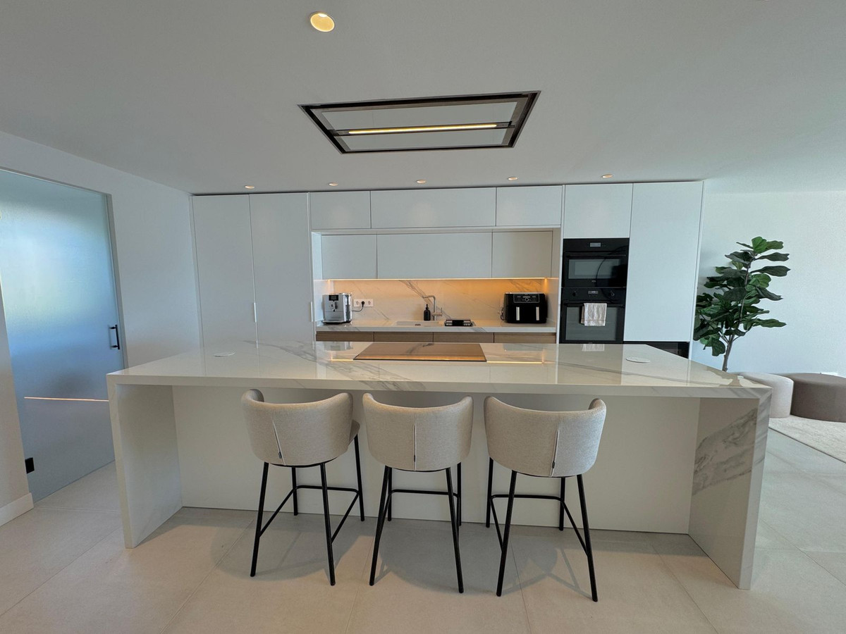3 Bedroom Apartment for Sale in Estepona — 8