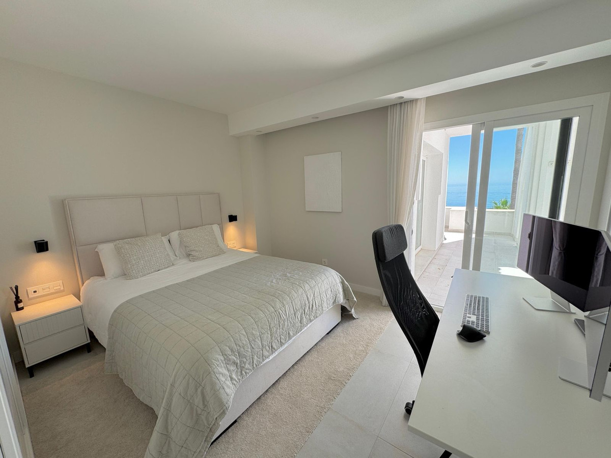 3 Bedroom Apartment for Sale in Estepona — 9