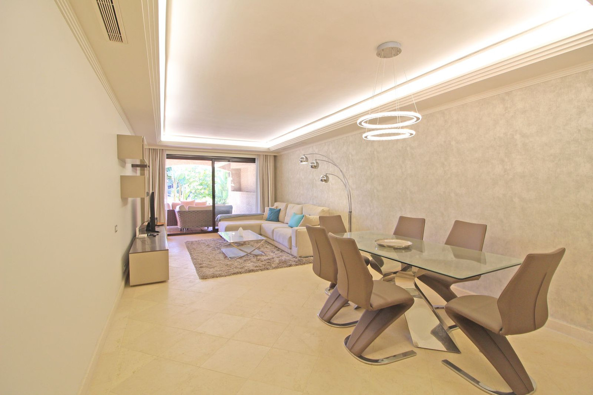 2 Bedroom Apartment for Sale in Guadalmina Baja — 2