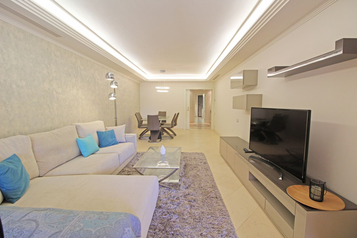 2 Bedroom Apartment for Sale in Guadalmina Baja — 4