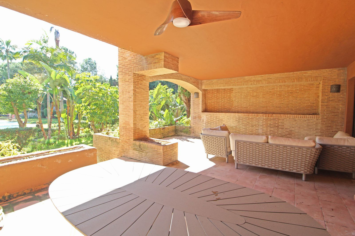 2 Bedroom Apartment for Sale in Guadalmina Baja — 5