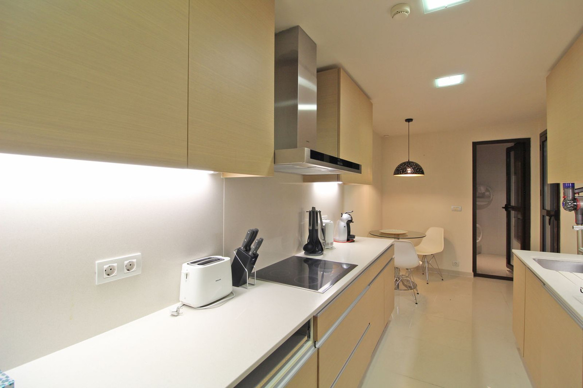 2 Bedroom Apartment for Sale in Guadalmina Baja — 9