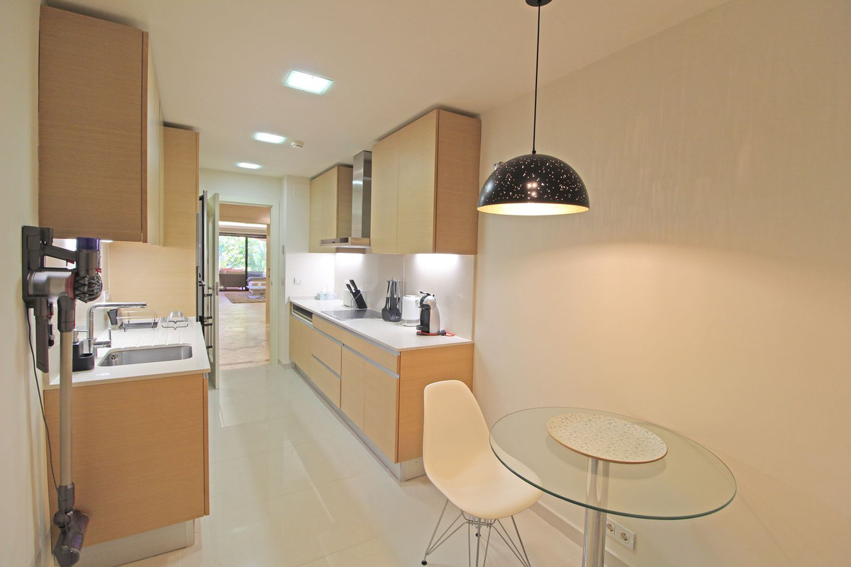 2 Bedroom Apartment for Sale in Guadalmina Baja — view 10