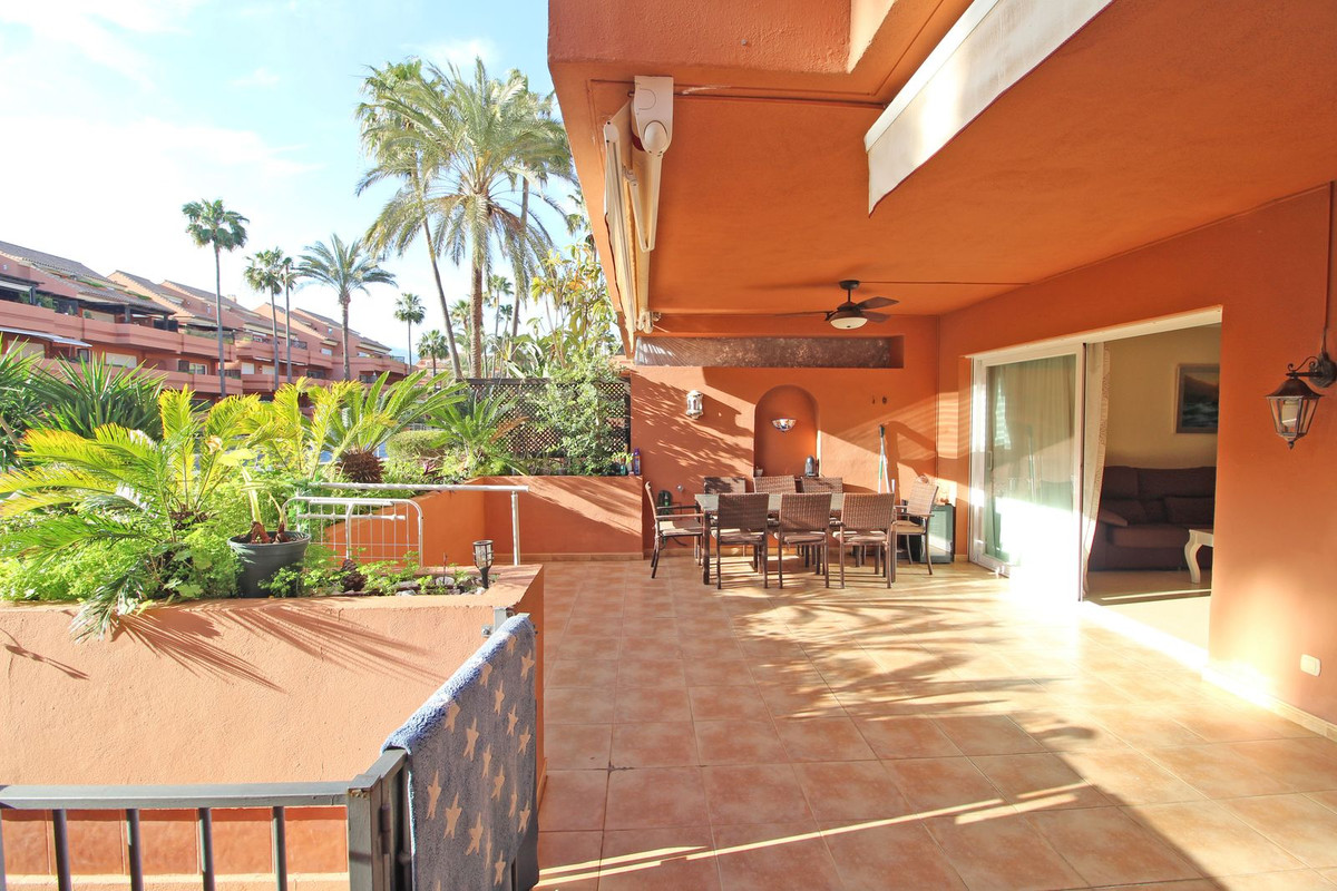 2 Bedroom Apartment for Sale in Puerto Banús — 2