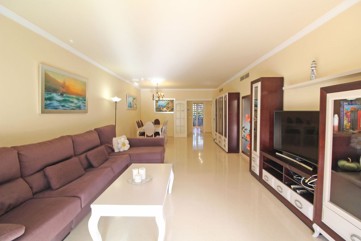 2 Bedroom Apartment for Sale in Puerto Banús — 4