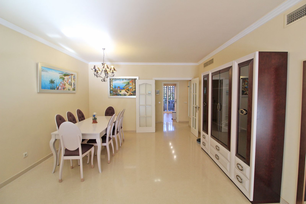 2 Bedroom Apartment for Sale in Puerto Banús — 5
