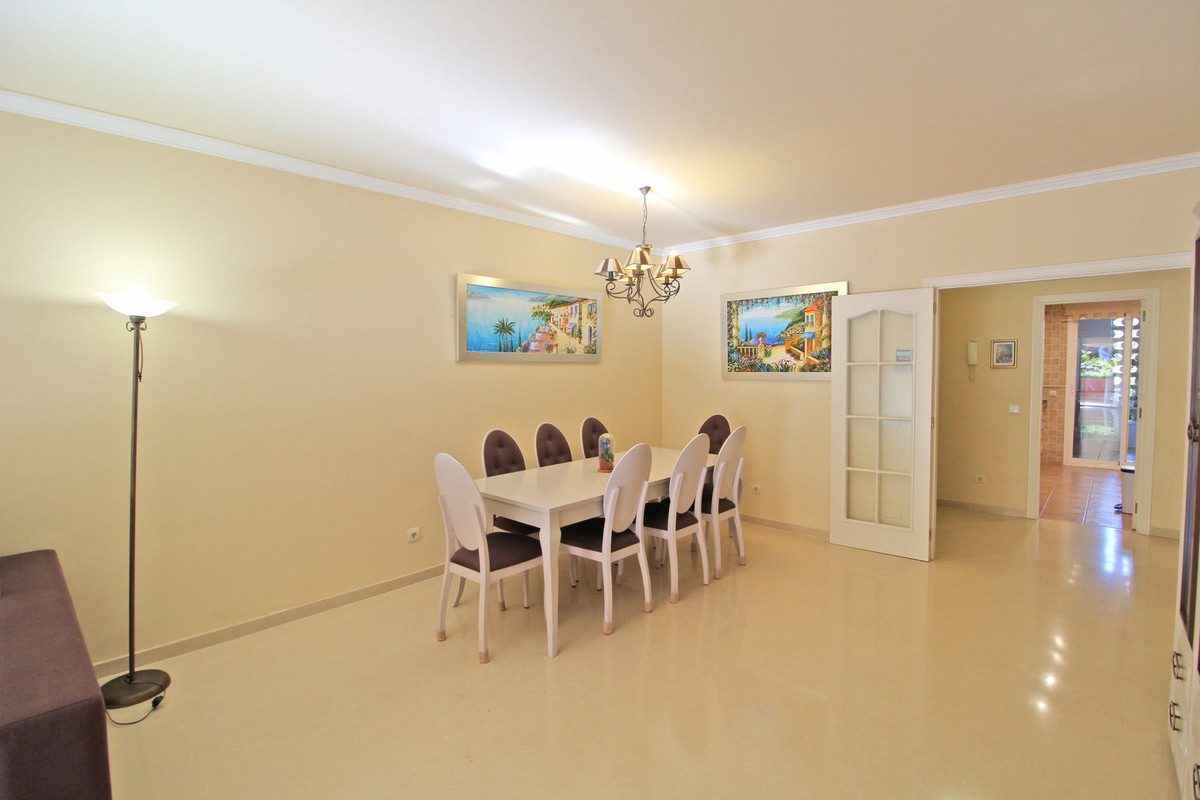 2 Bedroom Apartment for Sale in Puerto Banús — 6