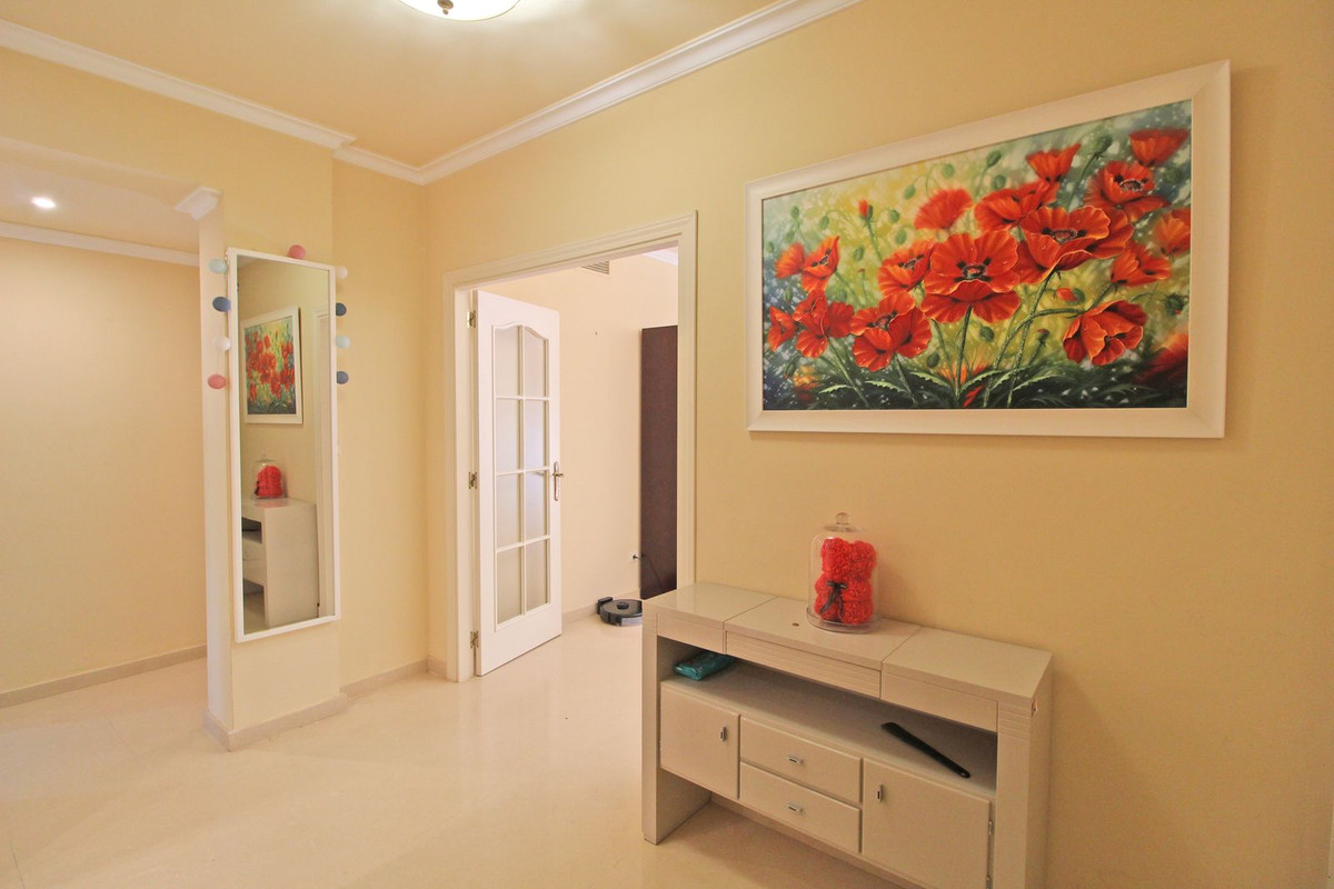 2 Bedroom Apartment for Sale in Puerto Banús — 9