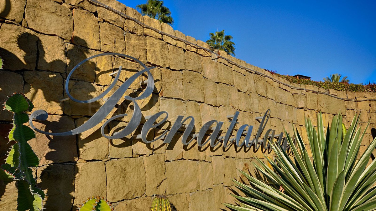 3 Bedroom Apartment for Sale in Estepona — 2