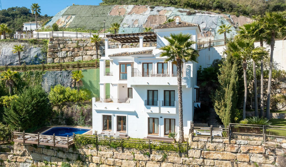 5 Bedroom Villa for Sale in Benahavís