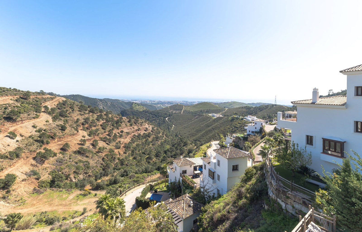 5 Bedroom Villa for Sale in Benahavís — 2