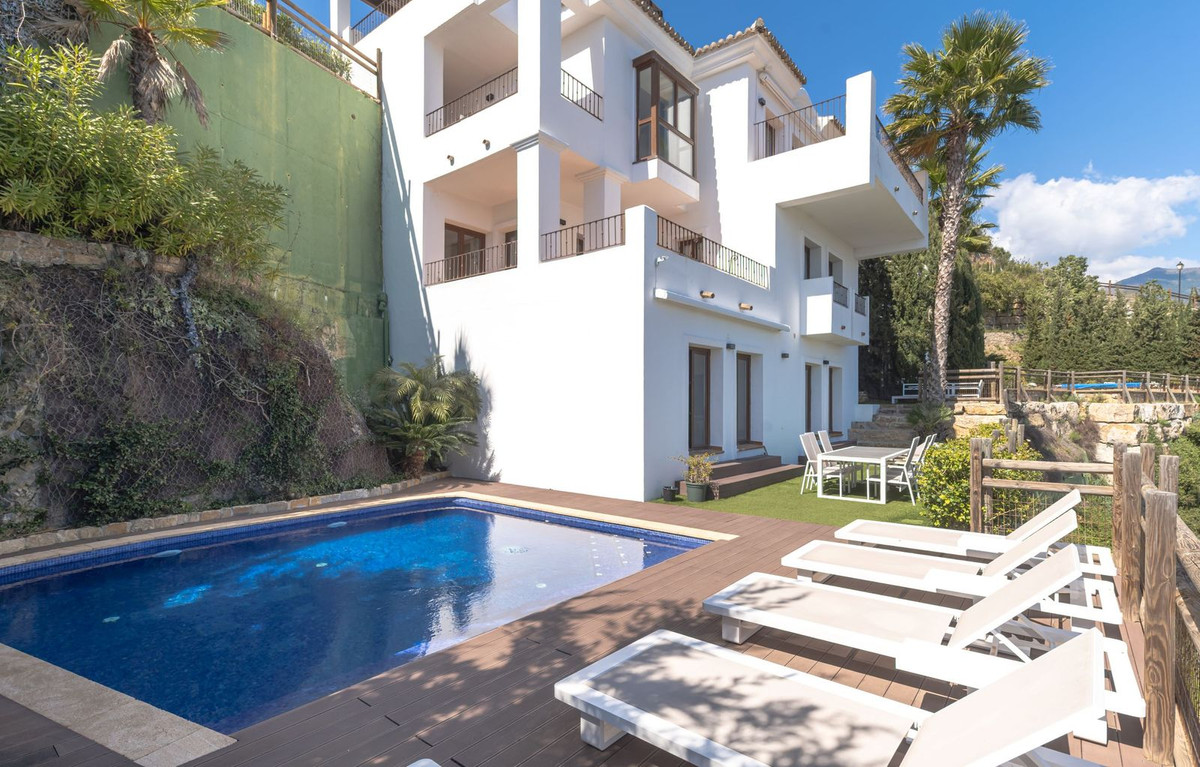 5 Bedroom Villa for Sale in Benahavís — 3