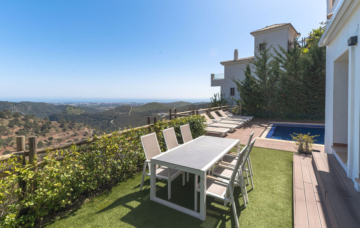 5 Bedroom Villa for Sale in Benahavís — 5