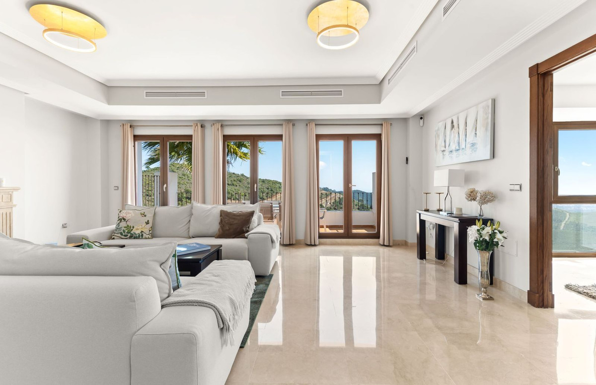 5 Bedroom Villa for Sale in Benahavís — view 10