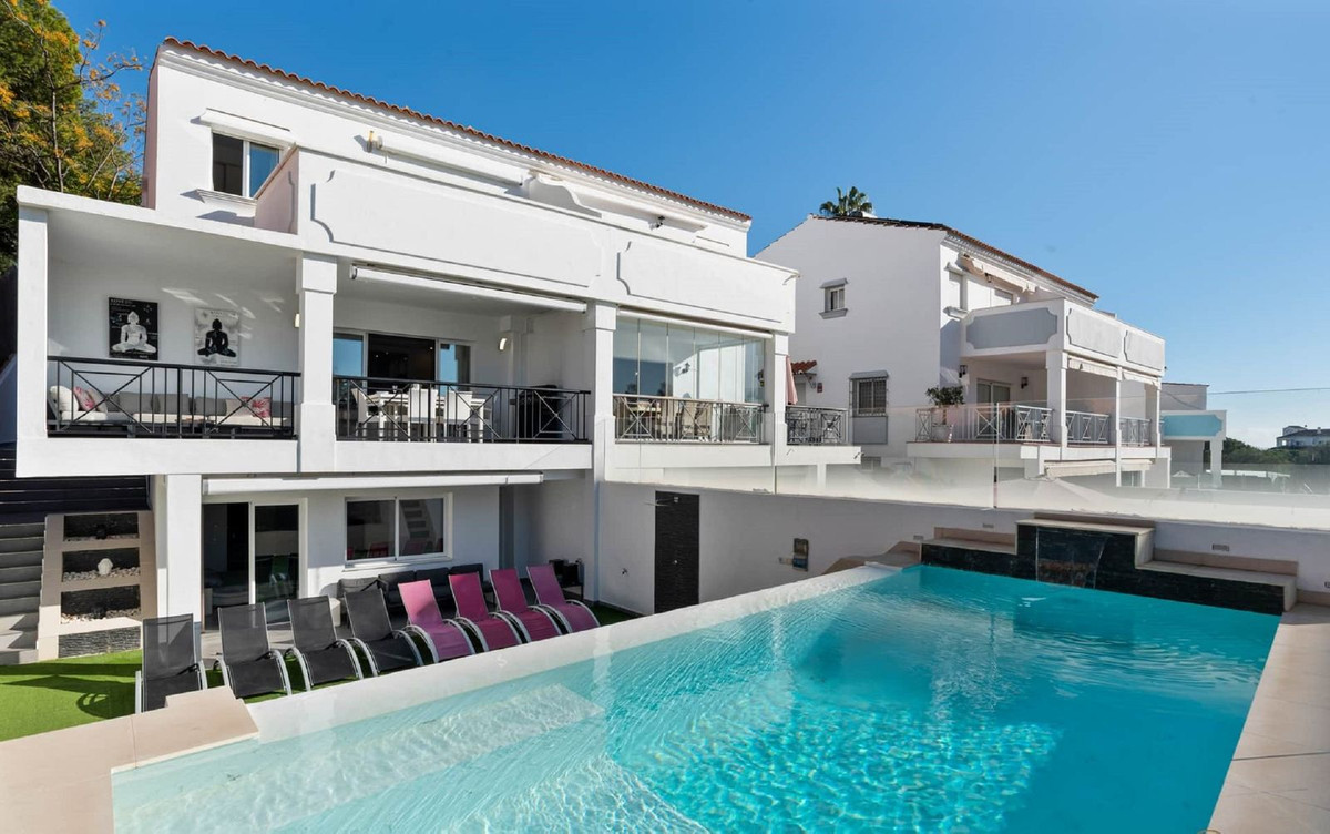 6 Bedroom Villa for Sale in Marbella