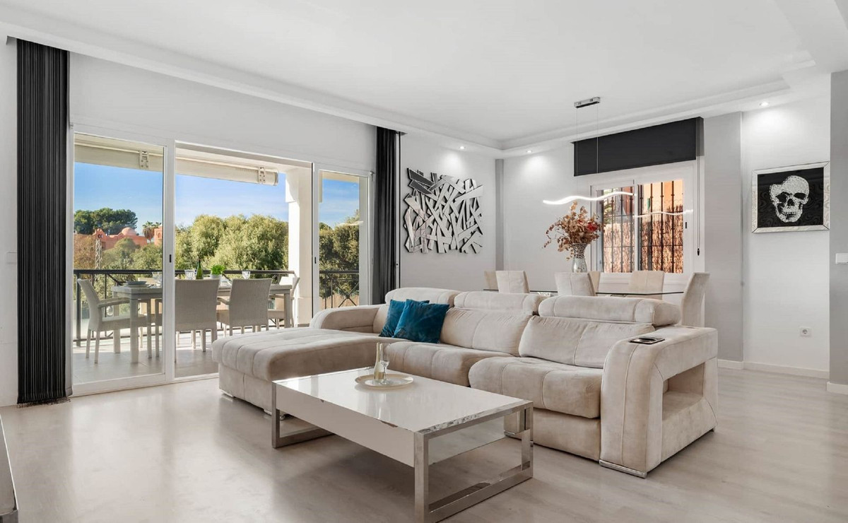 6 Bedroom Villa for Sale in Marbella — 4
