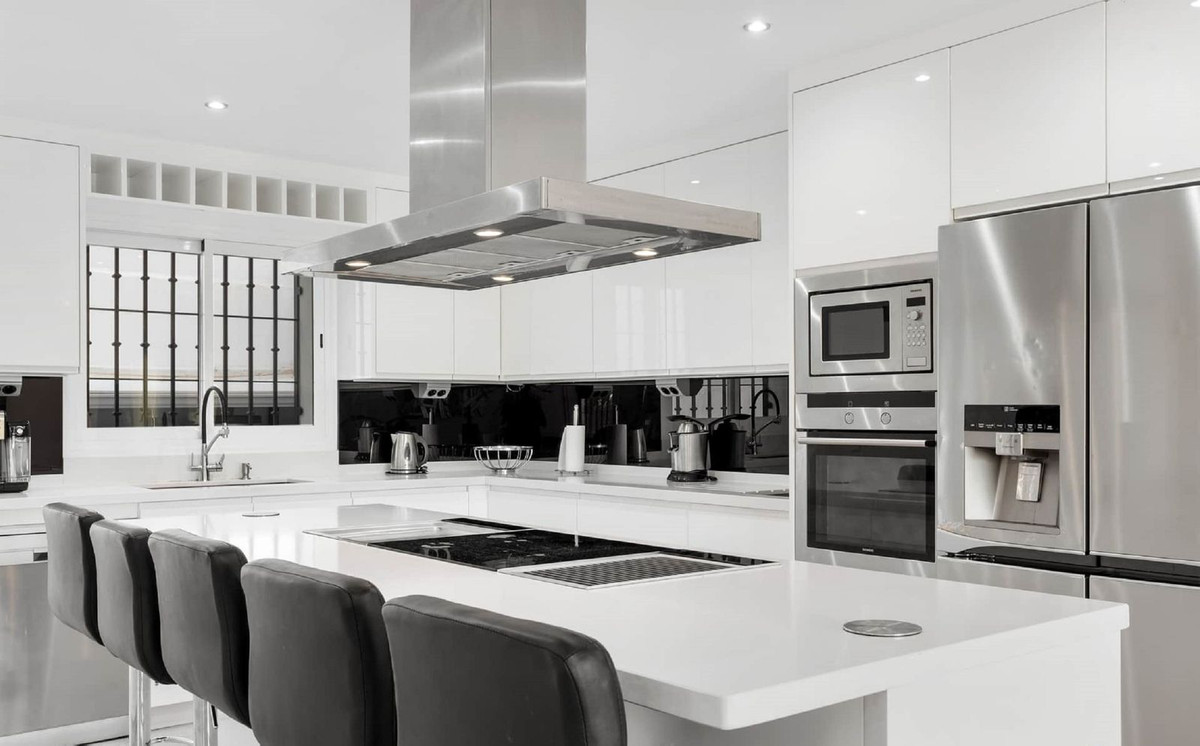 6 Bedroom Villa for Sale in Marbella — 8