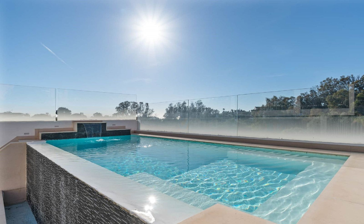 6 Bedroom Villa for Sale in Marbella — view 10