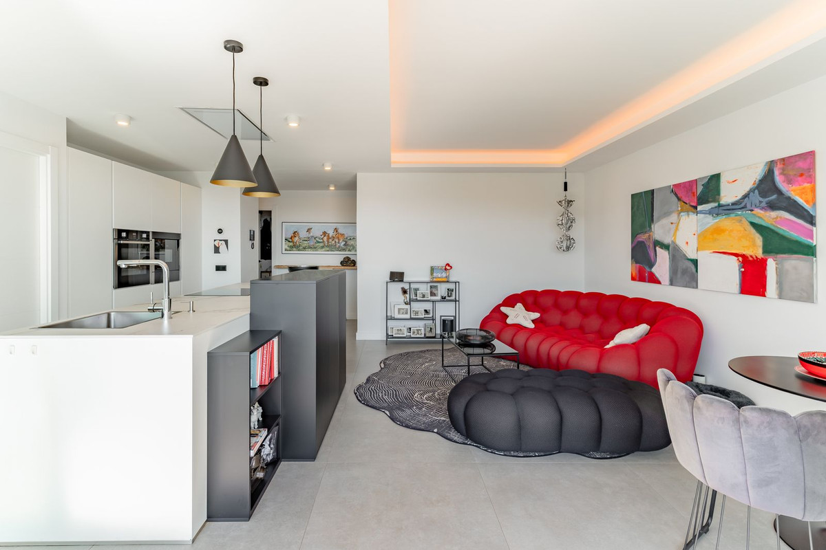 3 Bedroom Apartment for Sale in Estepona — 3