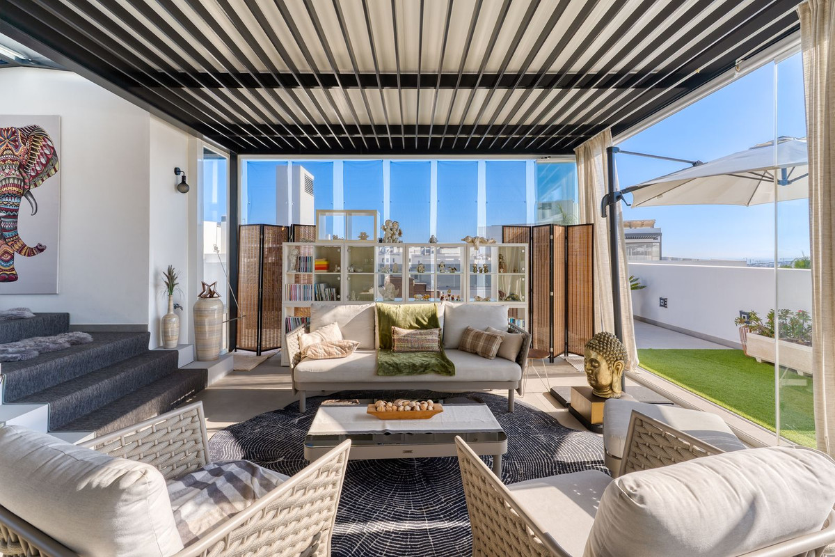 3 Bedroom Apartment for Sale in Estepona — 6