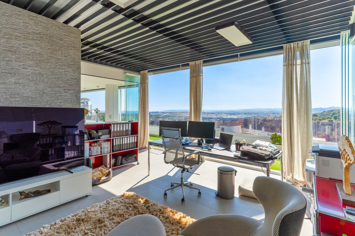 3 Bedroom Apartment for Sale in Estepona — 7