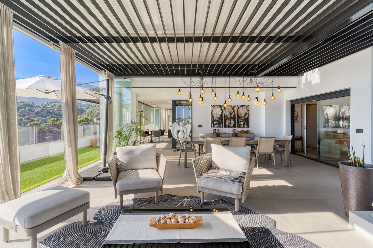 3 Bedroom Apartment for Sale in Estepona — 8