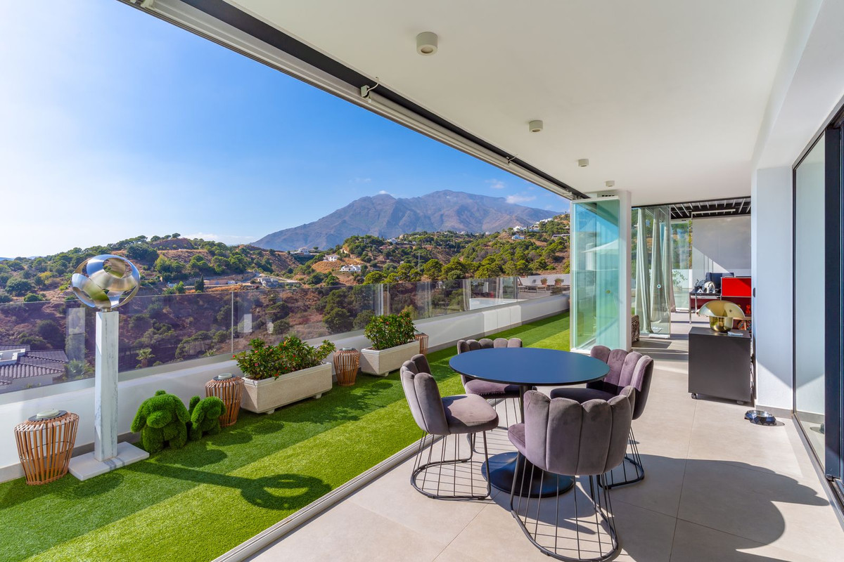3 Bedroom Apartment for Sale in Estepona — view 10