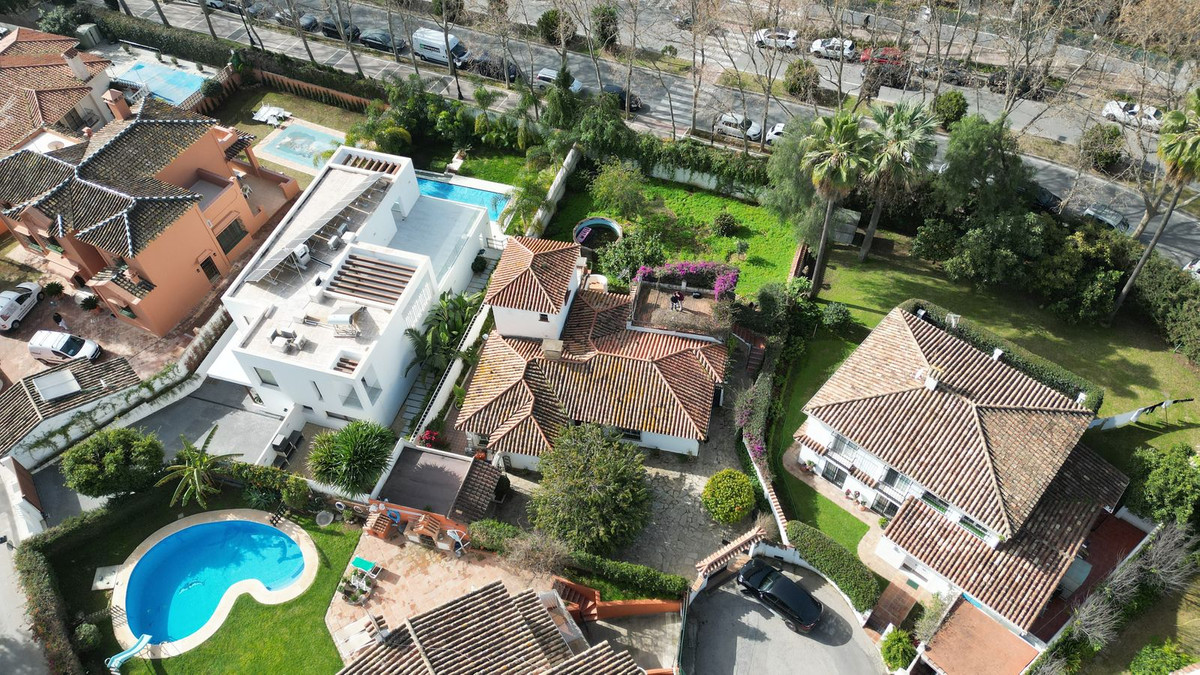 Plot for Sale in The Golden Mile — 3