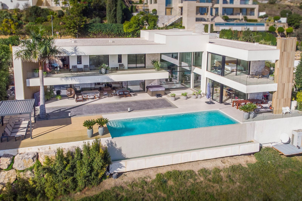 5 Bedroom Villa for Sale in Benahavís
