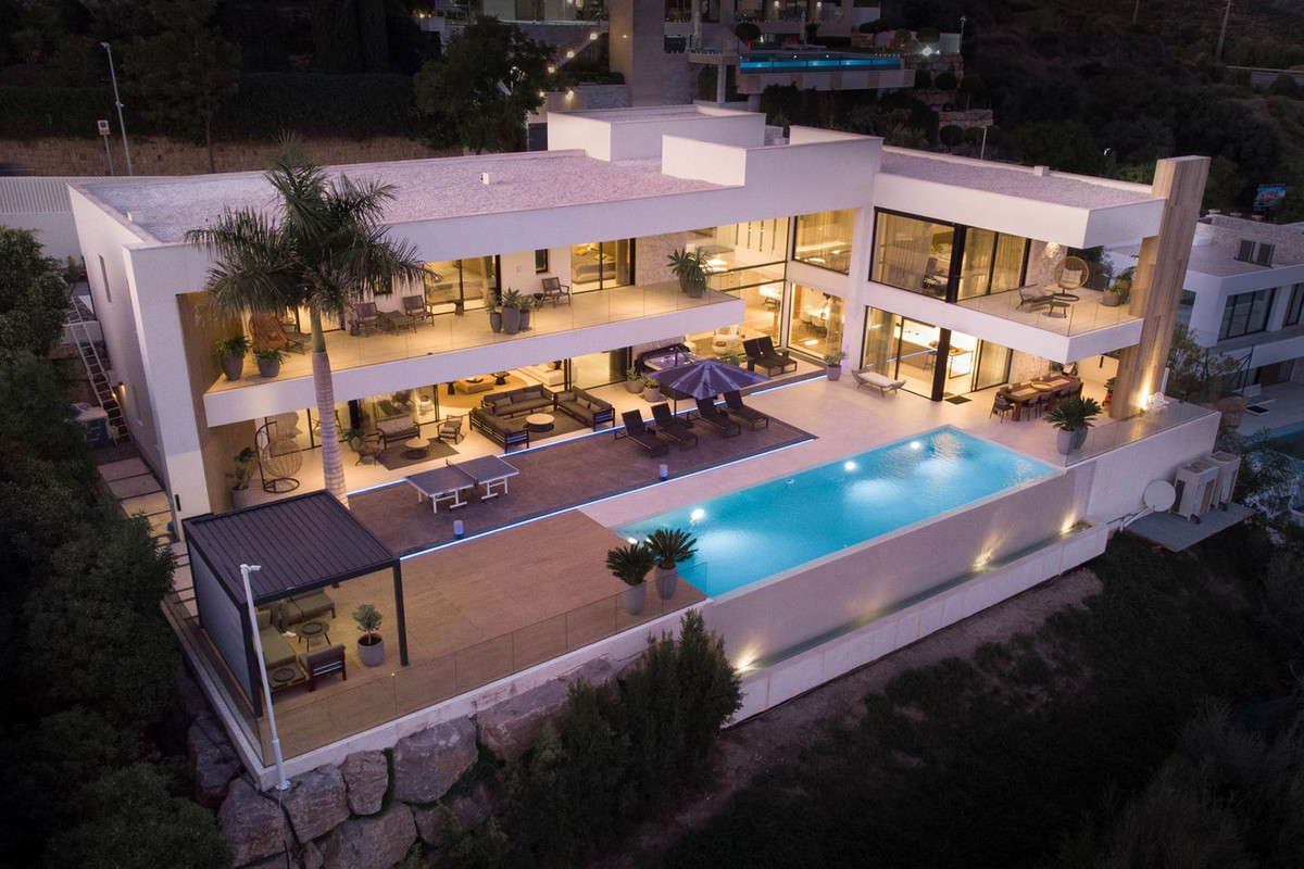 5 Bedroom Villa for Sale in Benahavís — 2