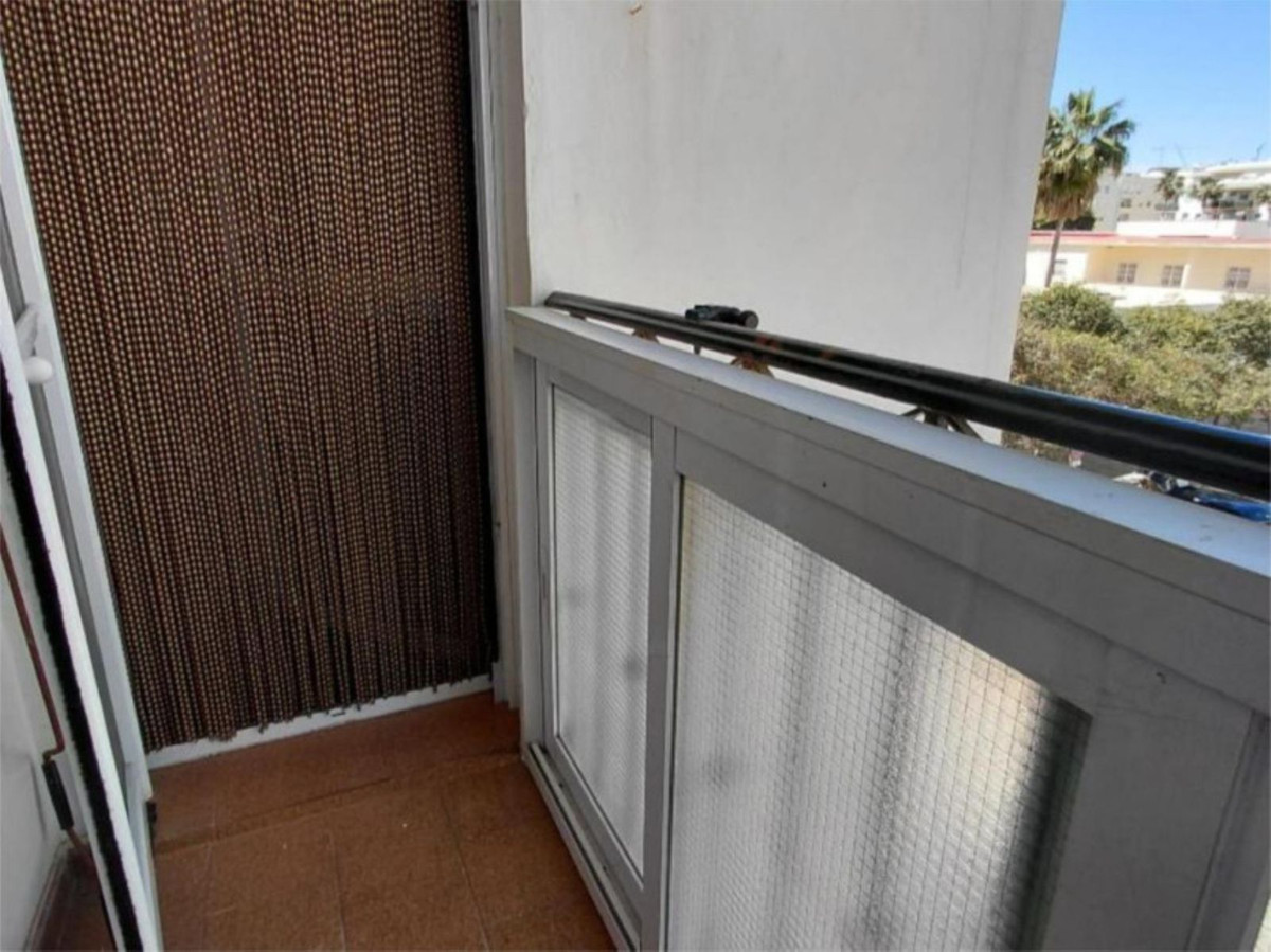 3 Bedroom Apartment for Sale in Estepona — 9