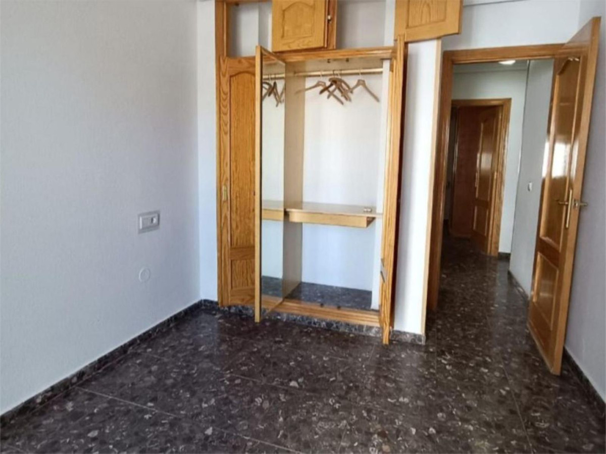 3 Bedroom Apartment for Sale in Estepona — view 10