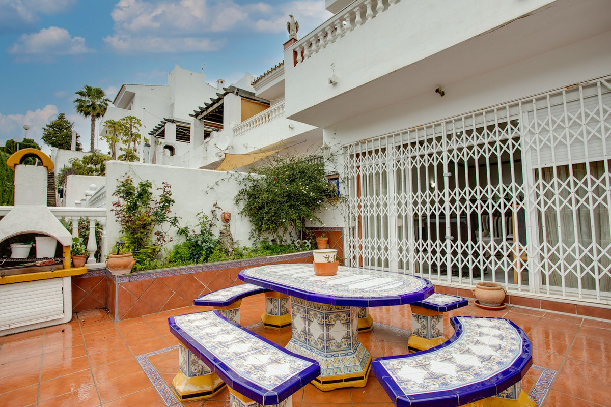3 Bedroom Villa for Sale in Estepona — 2