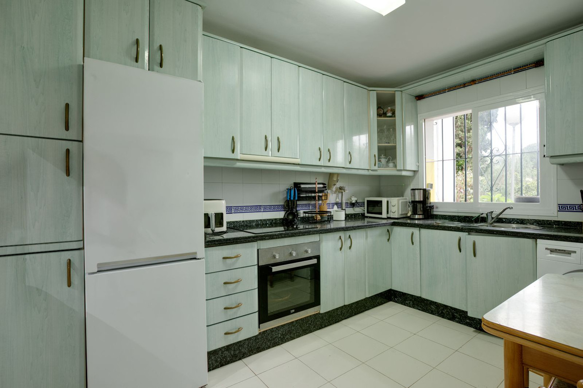 3 Bedroom Villa for Sale in Estepona — 7