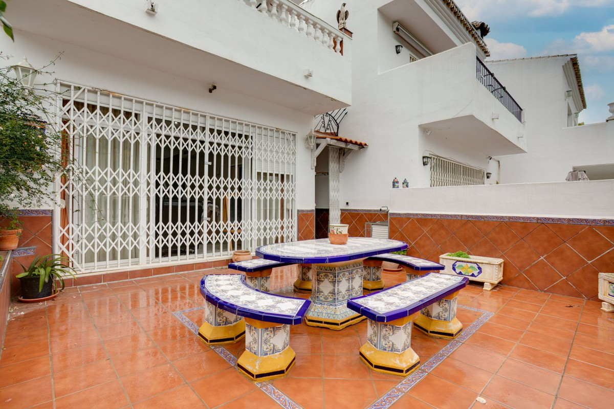 3 Bedroom Villa for Sale in Estepona — 8