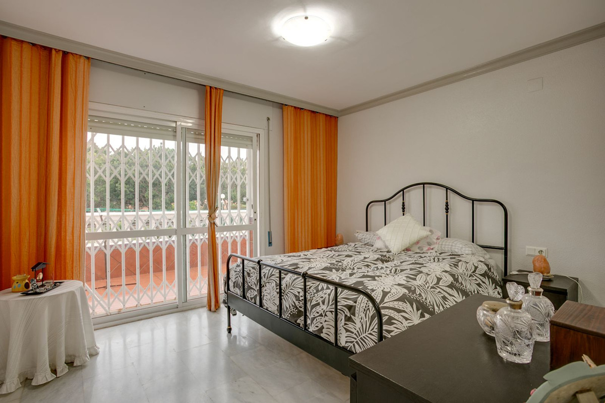 3 Bedroom Villa for Sale in Estepona — view 10