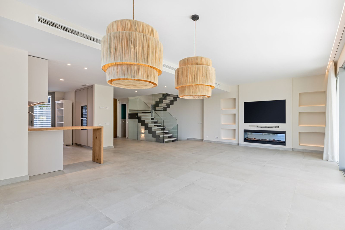 4 Bedroom Villa for Sale in San Pedro de Alcántara — 2