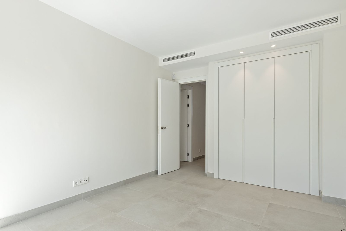 4 Bedroom Villa for Sale in San Pedro de Alcántara — view 11
