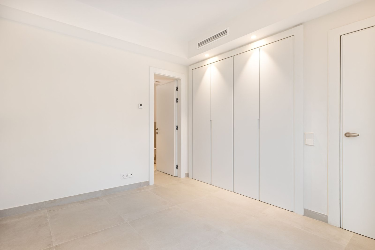 4 Bedroom Villa for Sale in San Pedro de Alcántara — view 12