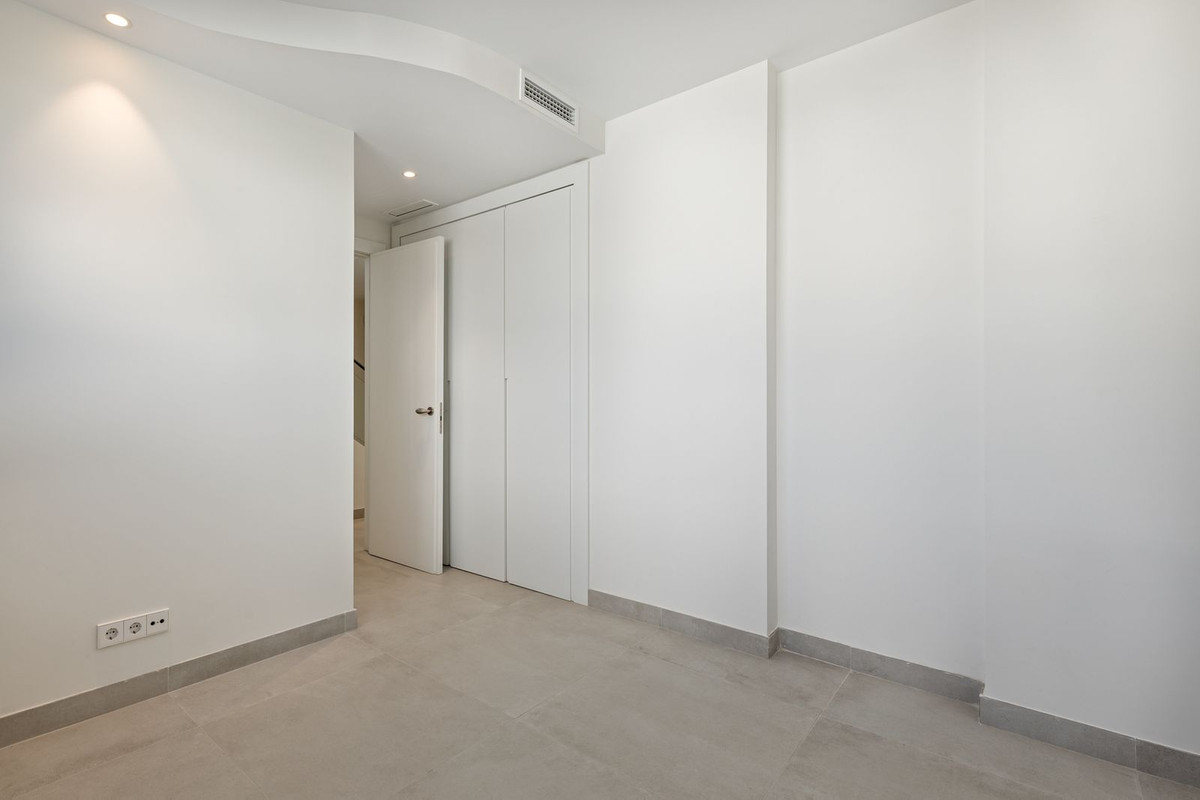4 Bedroom Villa for Sale in San Pedro de Alcántara — view 18