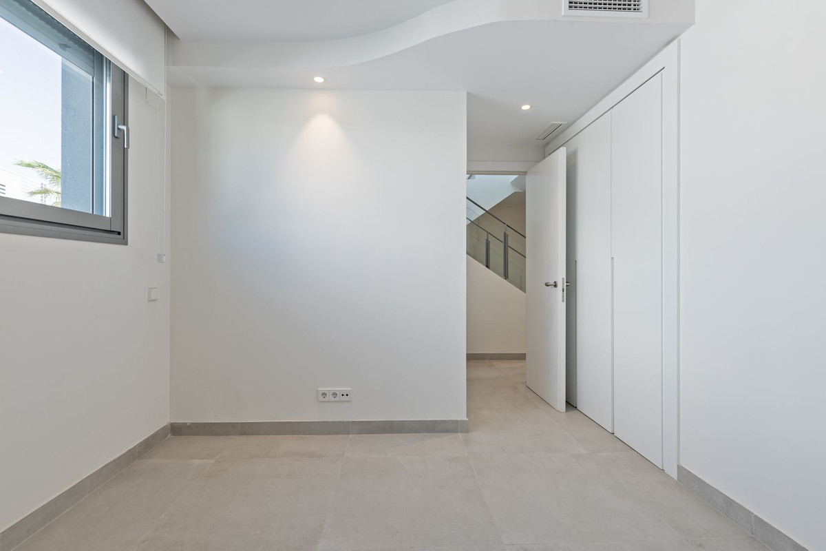 4 Bedroom Villa for Sale in San Pedro de Alcántara — view 19