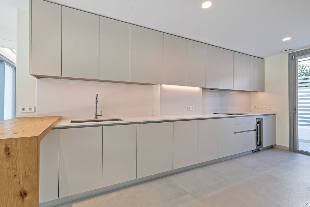 4 Bedroom Villa for Sale in San Pedro de Alcántara — 5
