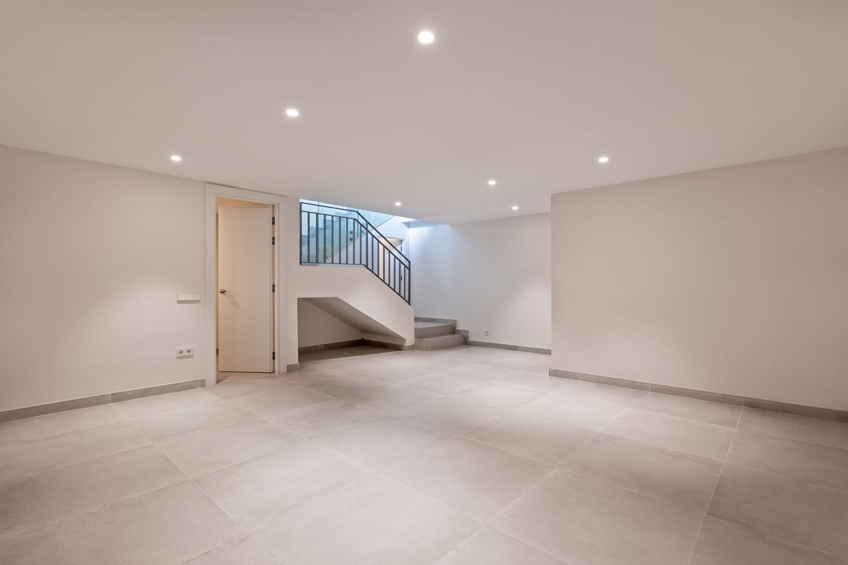 4 Bedroom Villa for Sale in San Pedro de Alcántara — 9