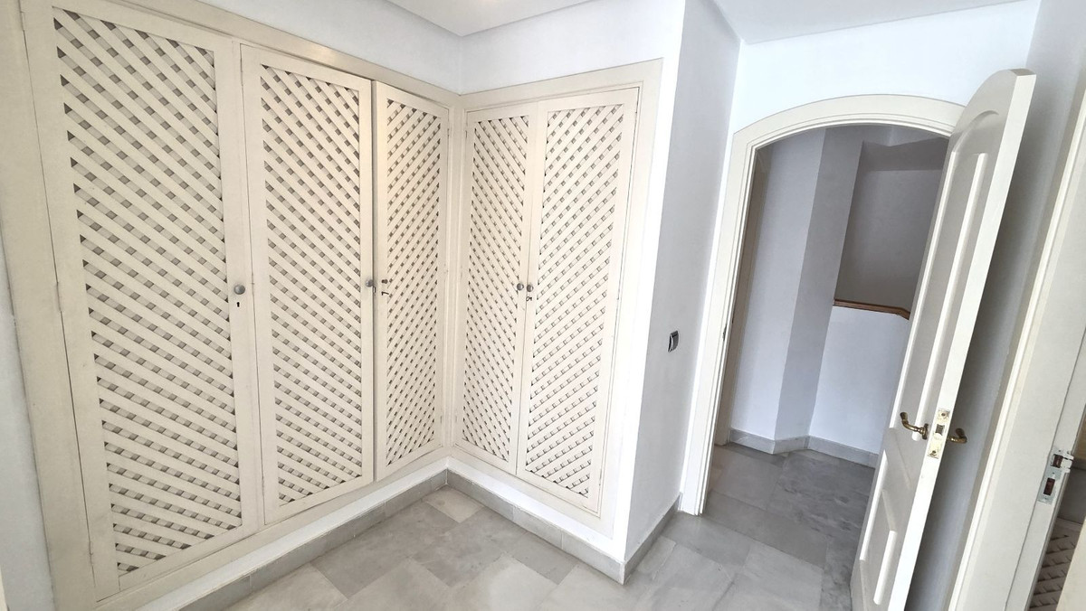 3 Bedroom Villa for Sale in Marbella — view 10