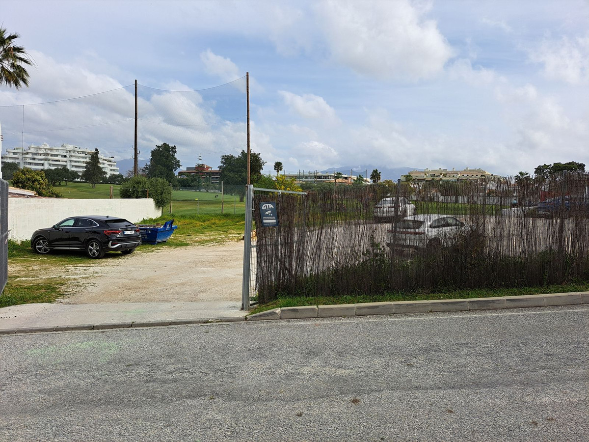 Plot for Sale in Guadalmina Alta — 4