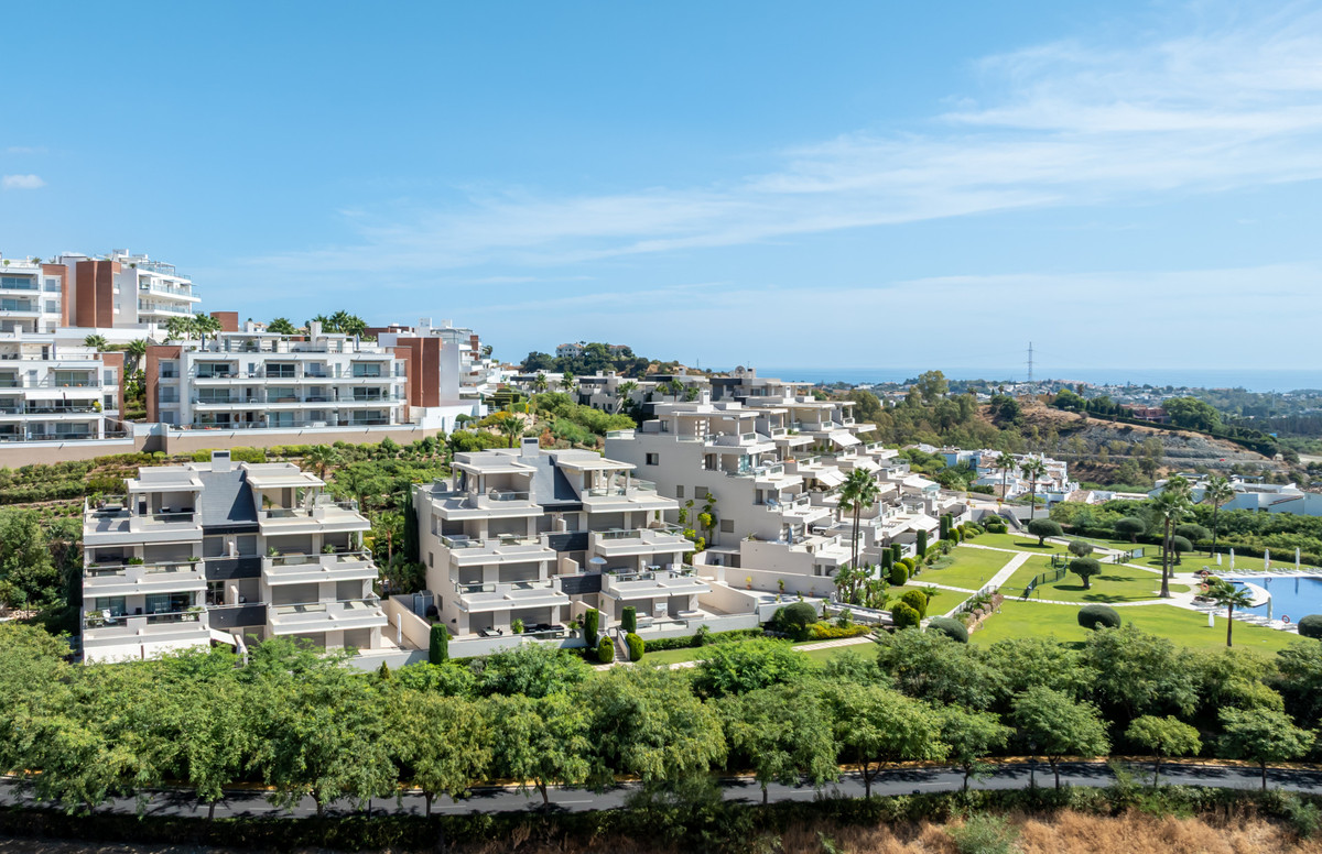 3 Bedroom Apartment for Sale in Benahavís — 2