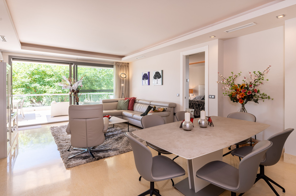 3 Bedroom Apartment for Sale in Benahavís — 6