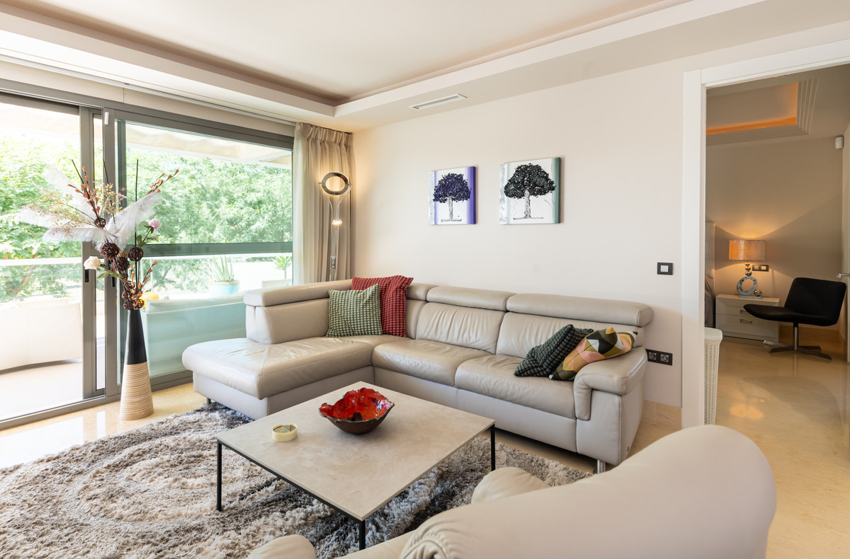 3 Bedroom Apartment for Sale in Benahavís — 7