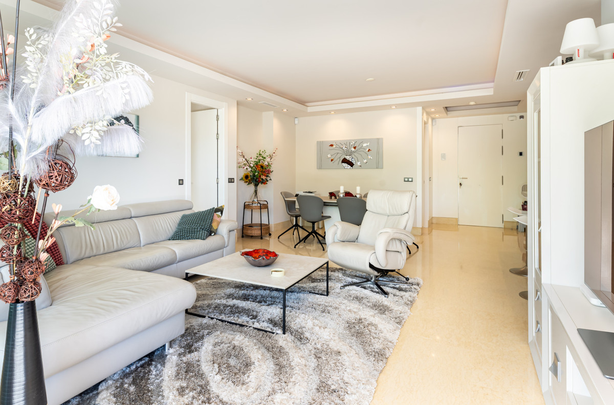 3 Bedroom Apartment for Sale in Benahavís — 8
